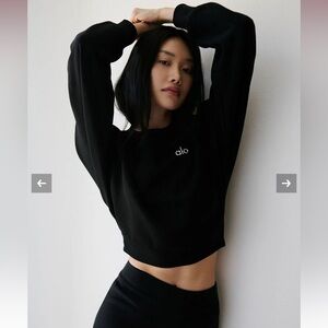 ALO Yoga Women's Black Cropped Accolade Sweatshirt